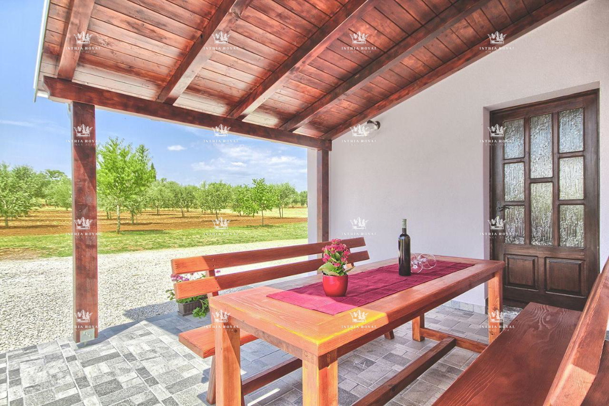Na prodaj hiša Valtura – Samostojna pritlična hiša z veliko zemljiščem, 205 m², Istra