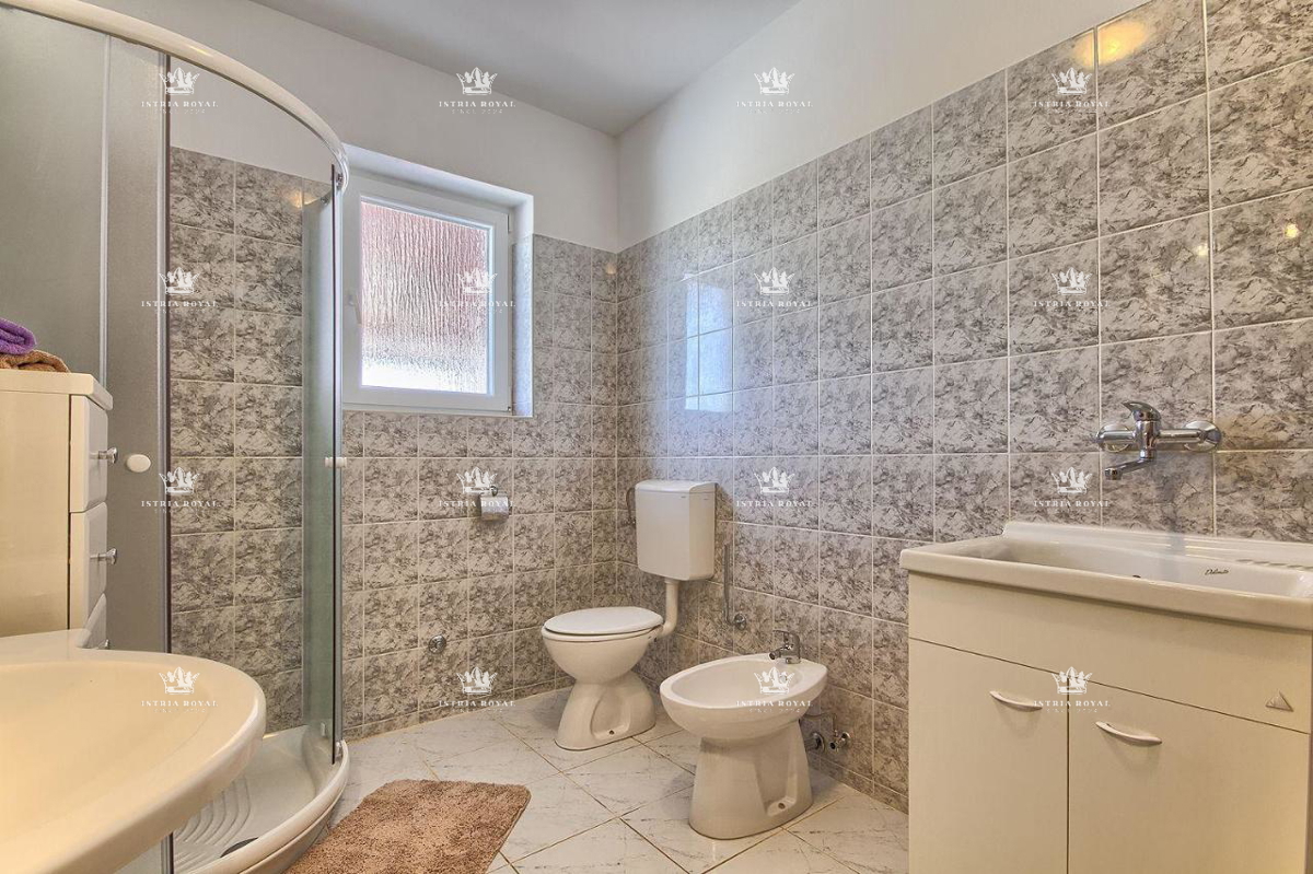 Na prodaj hiša Valtura – Samostojna pritlična hiša z veliko zemljiščem, 205 m², Istra