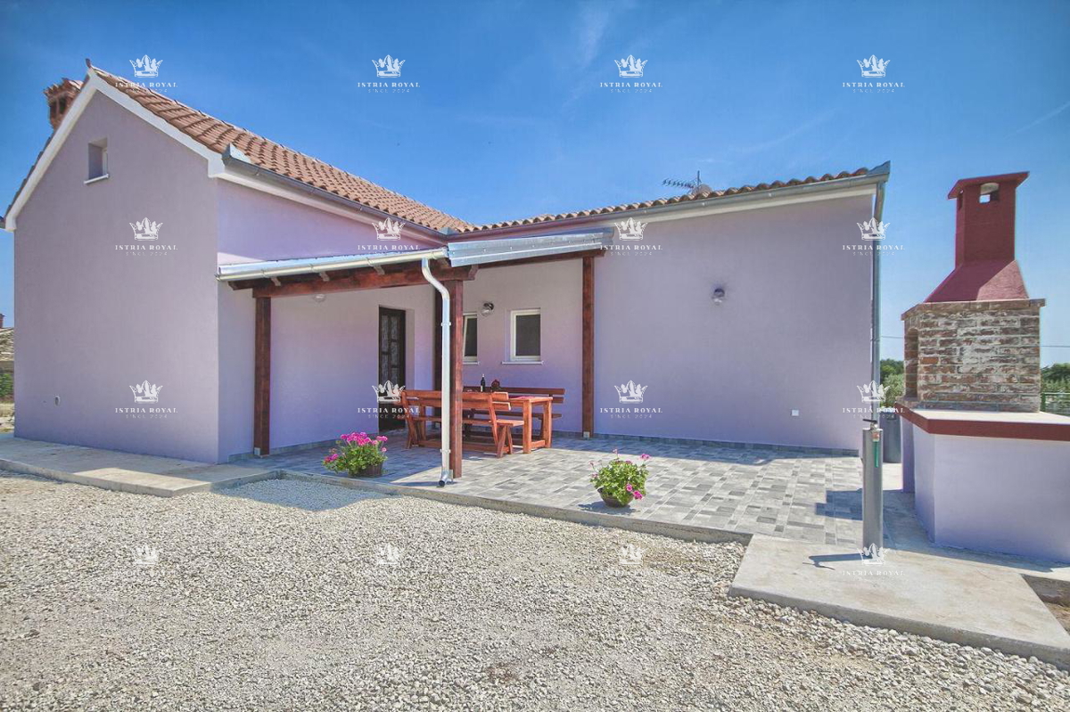 Na prodaj hiša Valtura – Samostojna pritlična hiša z veliko zemljiščem, 205 m², Istra