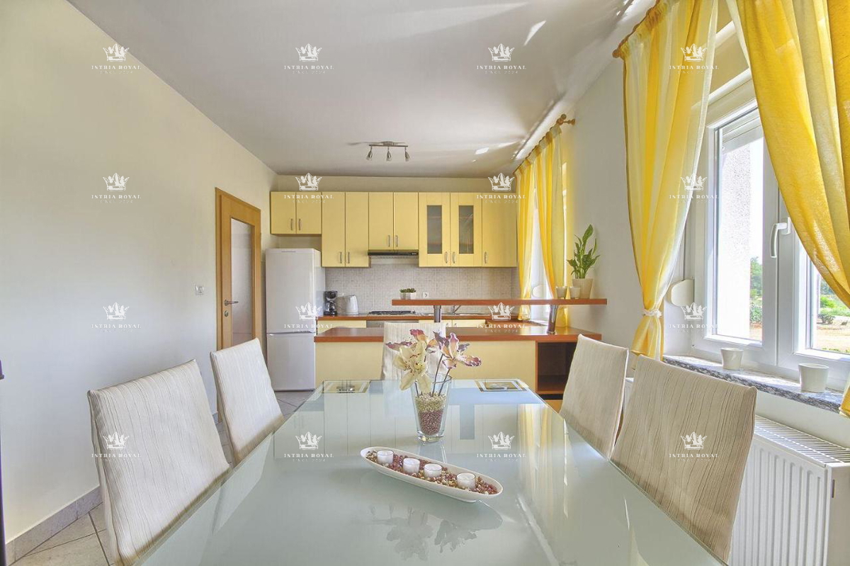 Na prodaj hiša Valtura – Samostojna pritlična hiša z veliko zemljiščem, 205 m², Istra