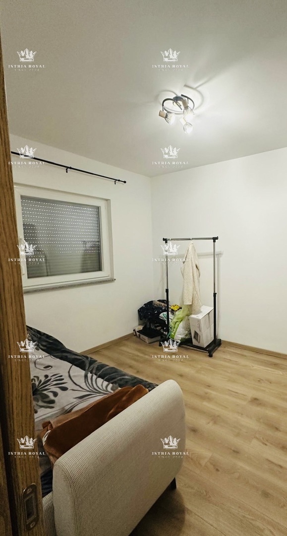 Slavonija, Vinkovci, Mirkovci, hiša 214 m2, dvorišče 488 m2, poletna kuhinja