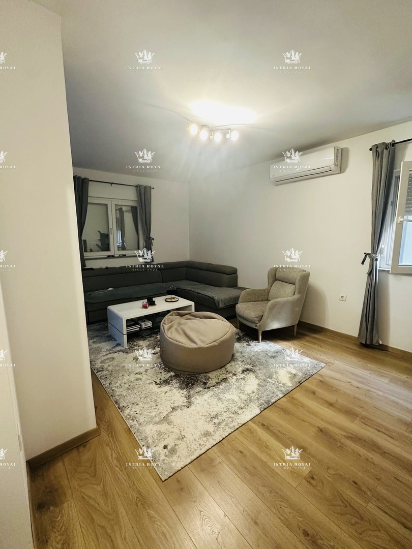 Slavonija, Vinkovci, Mirkovci, hiša 214 m2, dvorišče 488 m2, poletna kuhinja