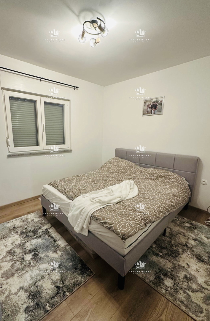 Slavonija, Vinkovci, Mirkovci, hiša 214 m2, dvorišče 488 m2, poletna kuhinja