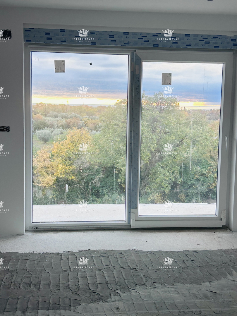 Umag, stanovanje 66 m2, 2 spalnici + dnevni prostor, odprt pogled na morje, parkirno mesto, terasa