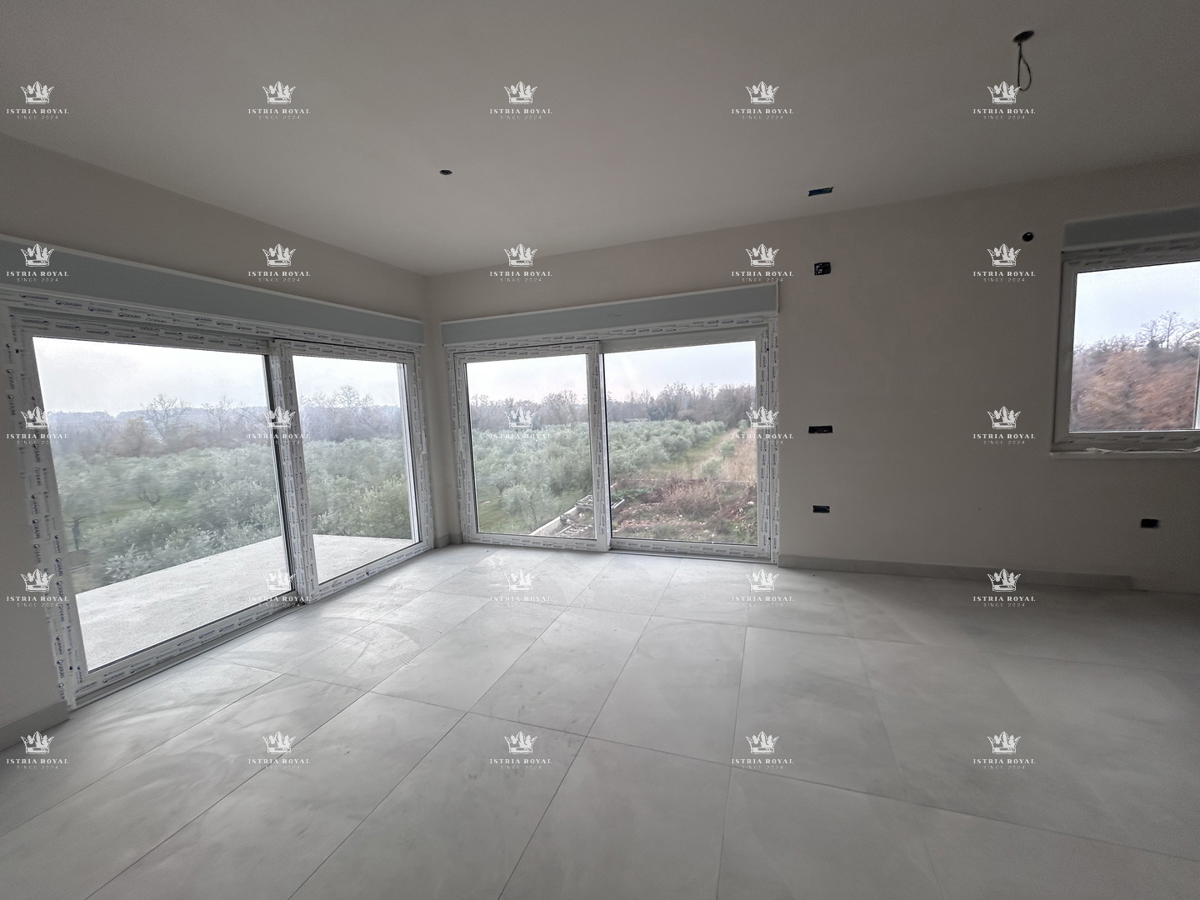 Istra, Umag, stanovanje 89 m2, 3 sobe + dnevna soba, garaža, shramba, bazen, pritličje