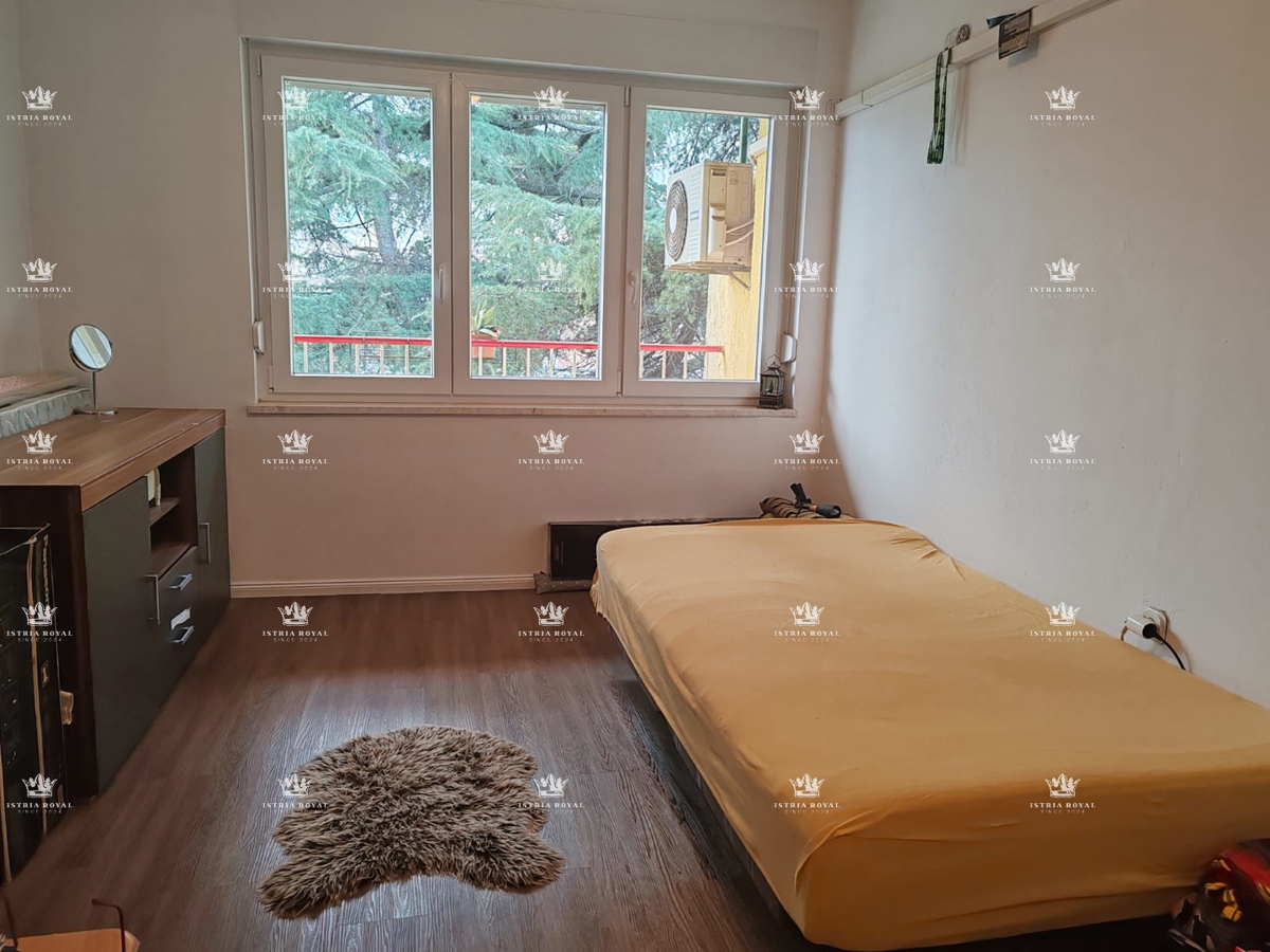 Stanovanje z dvema spalnicama in veliko teraso, Pula, Kaštanjer