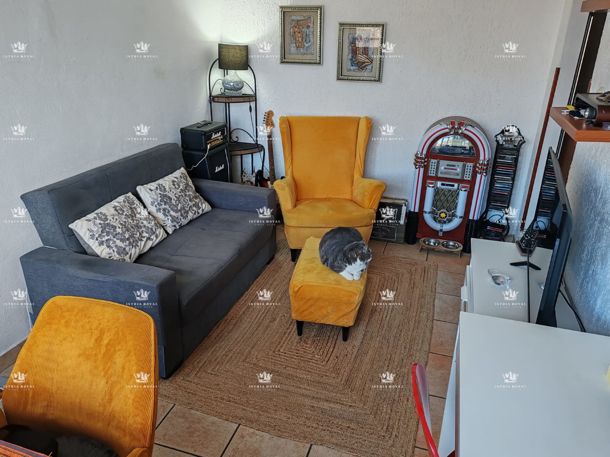 Stanovanje z dvema spalnicama in veliko teraso, Pula, Kaštanjer