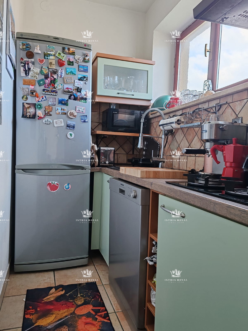 Stanovanje z dvema spalnicama in veliko teraso, Pula, Kaštanjer