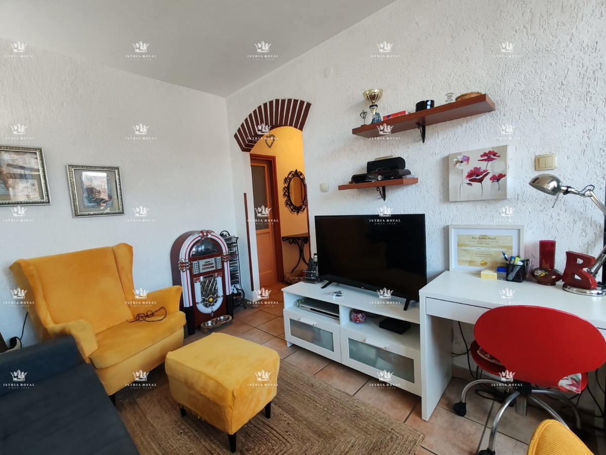 Stanovanje z dvema spalnicama in veliko teraso, Pula, Kaštanjer