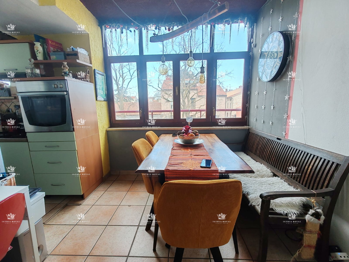 Stanovanje z dvema spalnicama in veliko teraso, Pula, Kaštanjer