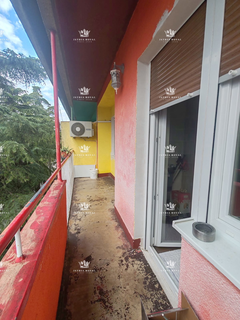 Stanovanje z dvema spalnicama in veliko teraso, Pula, Kaštanjer