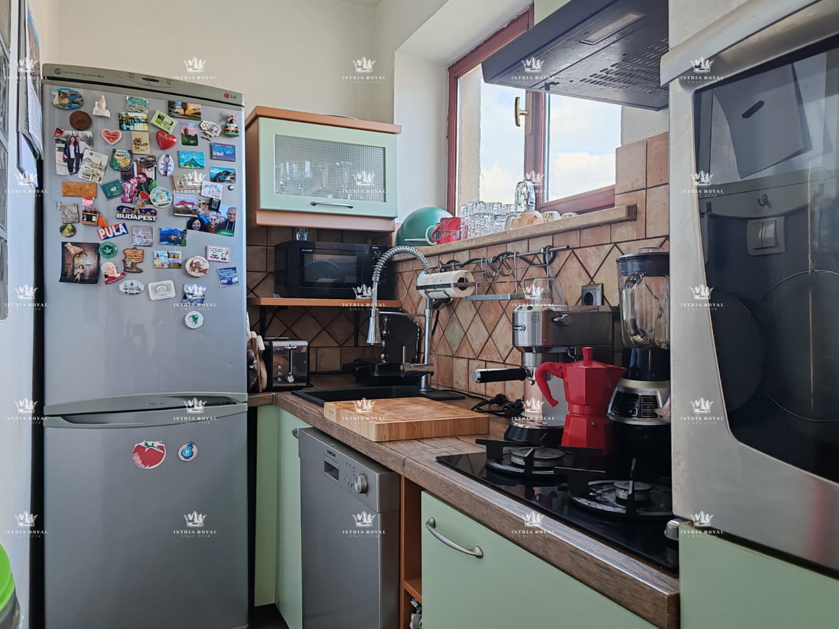 Stanovanje z dvema spalnicama in veliko teraso, Pula, Kaštanjer