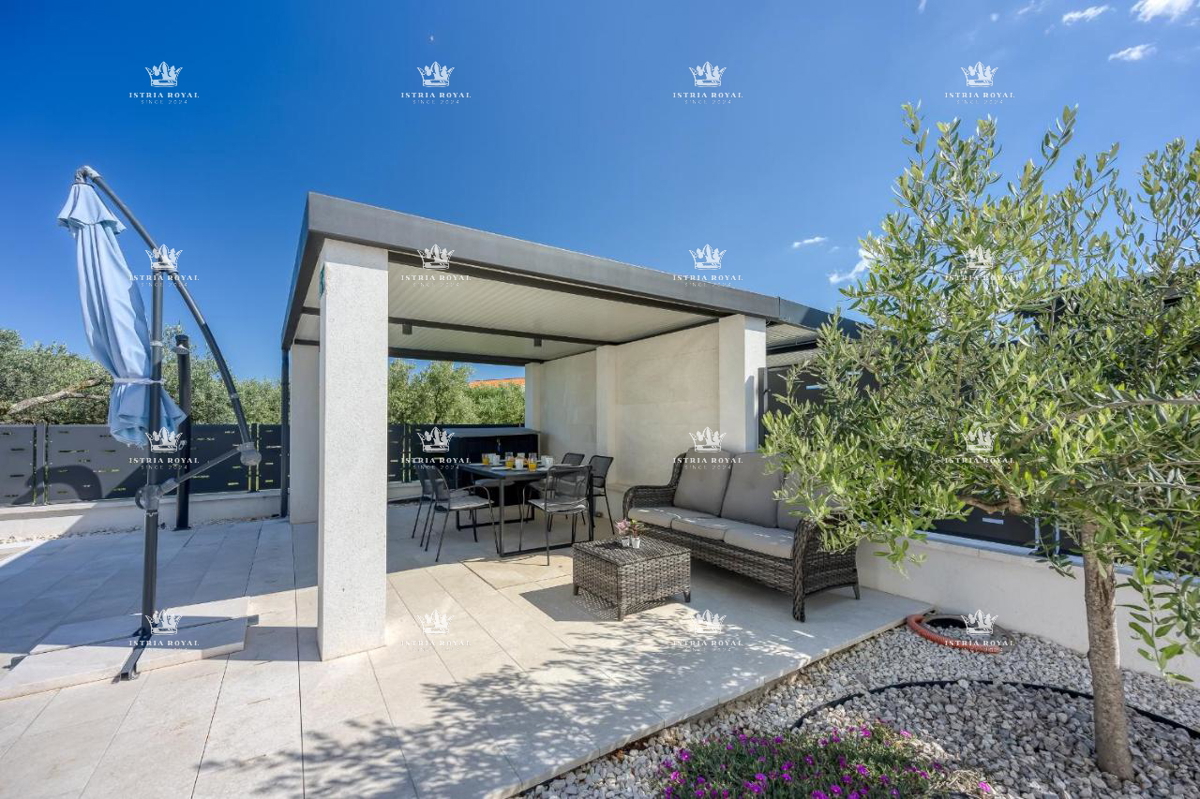 ISTRA, GALIŽANA – Luksuzna samostojna hiša s bazenom, 150 m², 3 spalni prostori – PRODAJA!