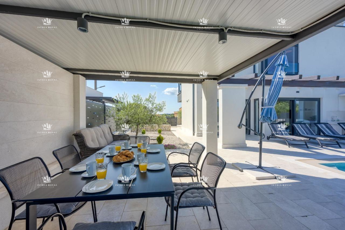 ISTRA, GALIŽANA – Luksuzna samostojna hiša s bazenom, 150 m², 3 spalni prostori – PRODAJA!