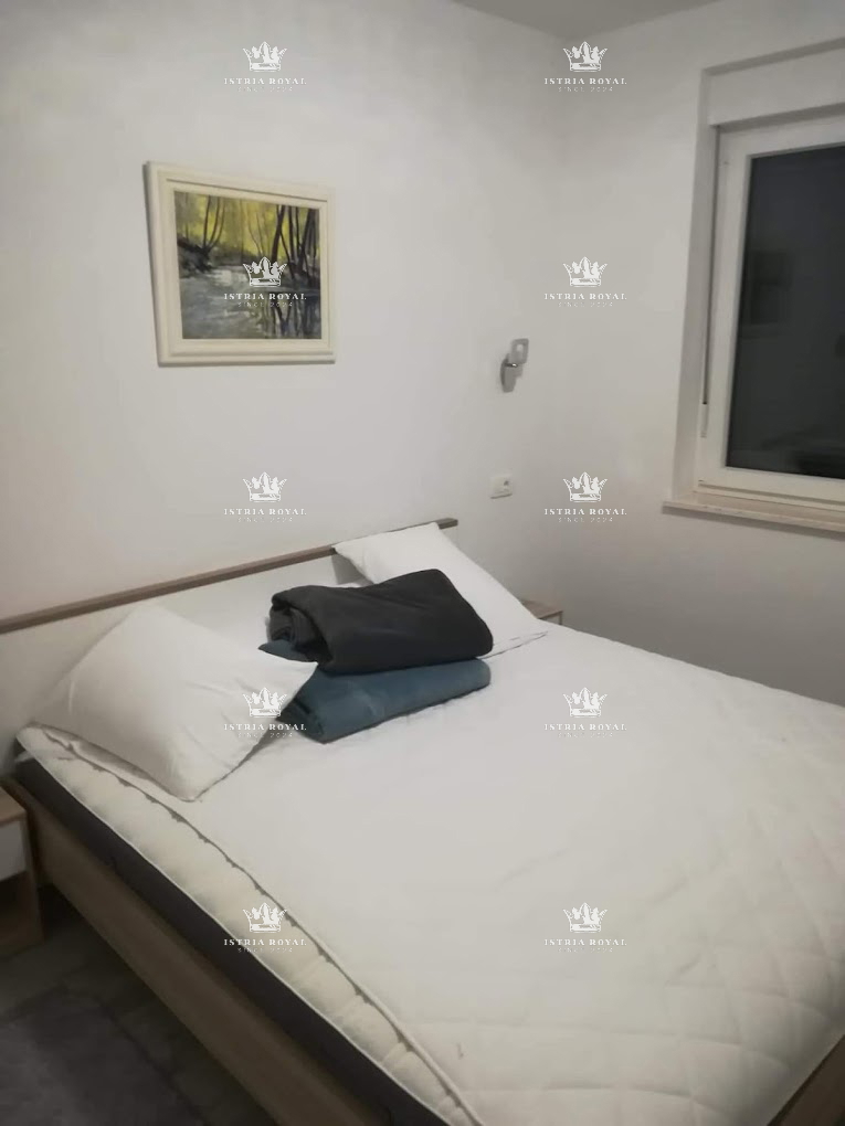 Vila v Medulinu na prodaj s 6 stanovanj – Novogradnja s bazenom in bližino plaže, idealno za naložbo, Pula, Istra.