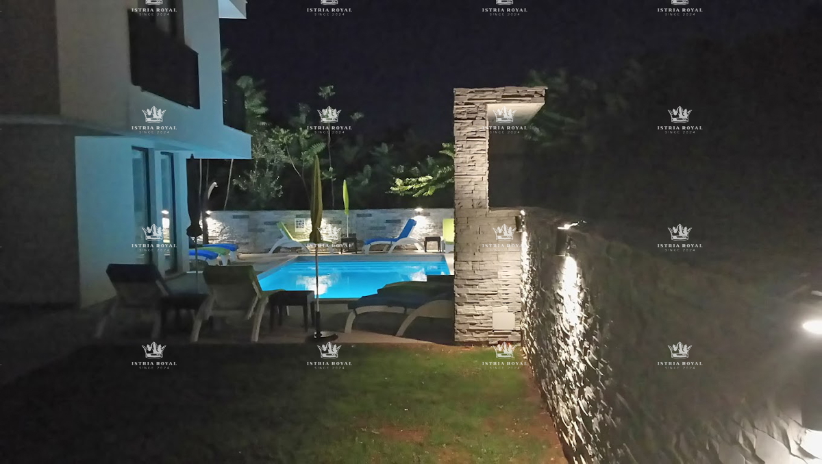 Vila v Medulinu na prodaj s 6 stanovanj – Novogradnja s bazenom in bližino plaže, idealno za naložbo, Pula, Istra.