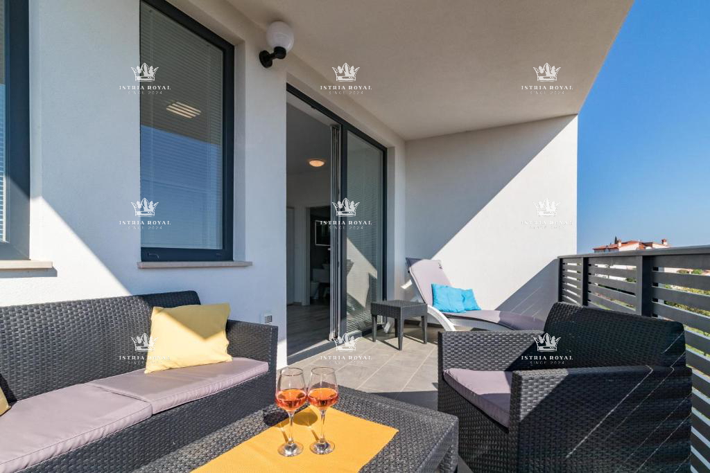 Vila v Medulinu na prodaj s 6 stanovanj – Novogradnja s bazenom in bližino plaže, idealno za naložbo, Pula, Istra.