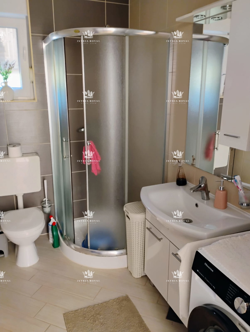 Prodaja stanovanjske enote – pritličje z vrtom, shrambnim prostorom in pravico lastništva, Istra, Pula, Ližnjan.