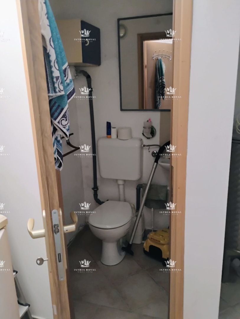 Prodaja stanovanjske enote – pritličje z vrtom, shrambnim prostorom in pravico lastništva, Istra, Pula, Ližnjan.