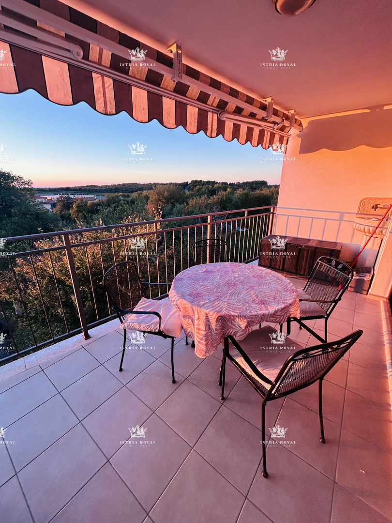 Luksuzni penthouse v Novigradu – 102 m² + terasa s pogledom na morje, 2 parkirni mesti