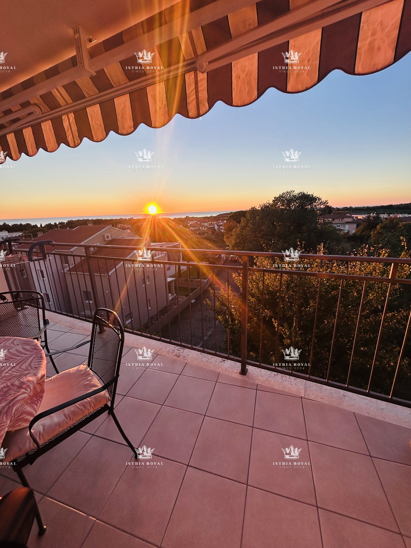 Luksuzni penthouse v Novigradu – 102 m² + terasa s pogledom na morje, 2 parkirni mesti