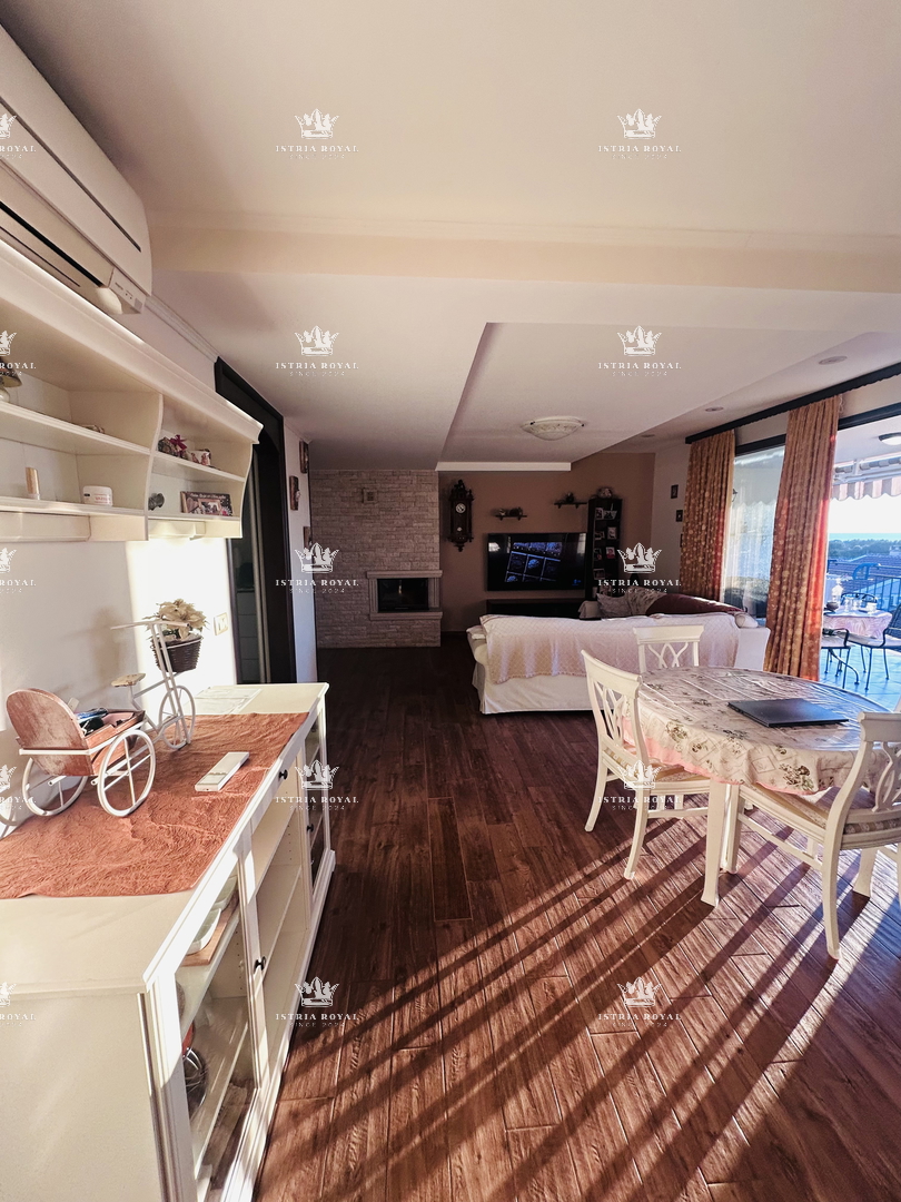 Luksuzni penthouse v Novigradu – 102 m² + terasa s pogledom na morje, 2 parkirni mesti