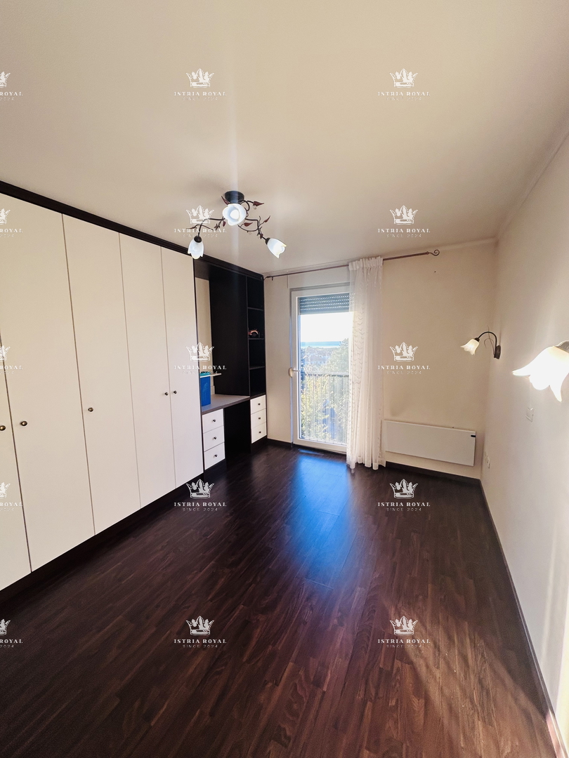 Luksuzni penthouse v Novigradu – 102 m² + terasa s pogledom na morje, 2 parkirni mesti