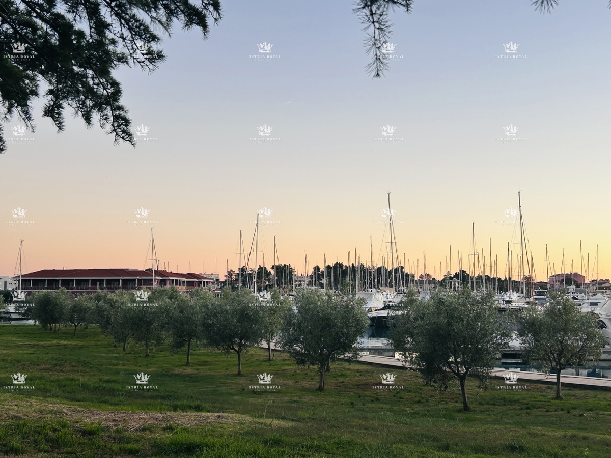 Luksuzni penthouse v Novigradu – 102 m² + terasa s pogledom na morje, 2 parkirni mesti