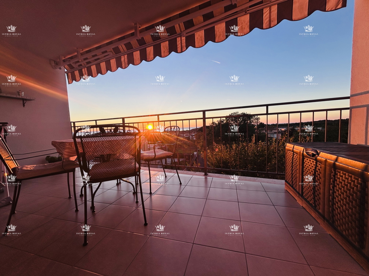 Luksuzni penthouse v Novigradu – 102 m² + terasa s pogledom na morje, 2 parkirni mesti