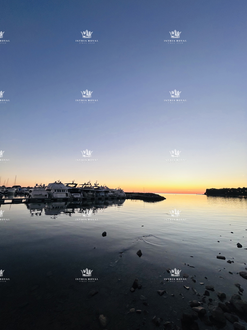 Luksuzni penthouse v Novigradu – 102 m² + terasa s pogledom na morje, 2 parkirni mesti