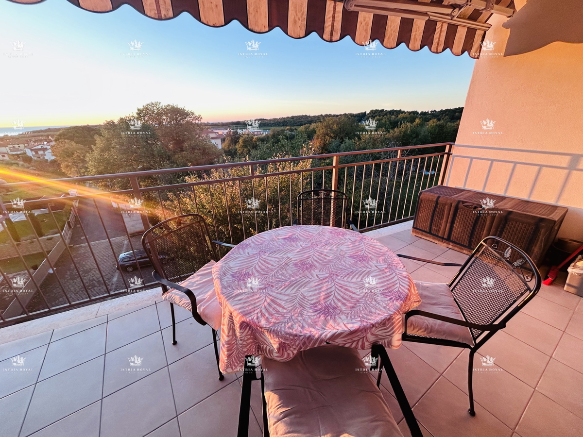 Luksuzni penthouse v Novigradu – 102 m² + terasa s pogledom na morje, 2 parkirni mesti