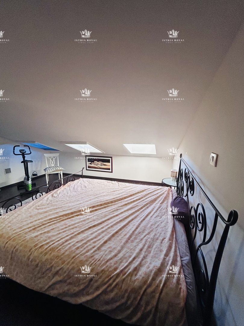 Luksuzni penthouse v Novigradu – 102 m² + terasa s pogledom na morje, 2 parkirni mesti