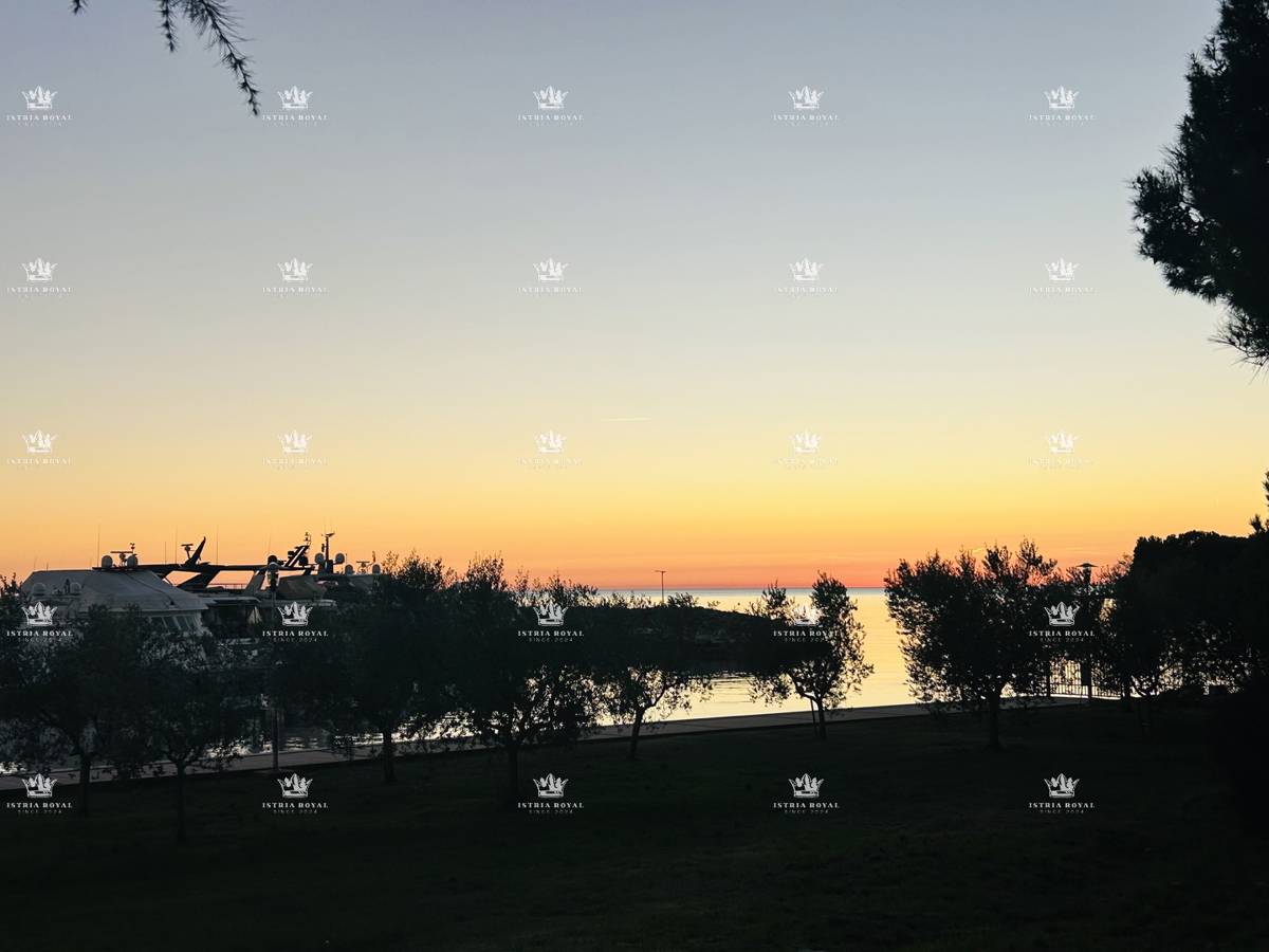 Luksuzni penthouse v Novigradu – 102 m² + terasa s pogledom na morje, 2 parkirni mesti