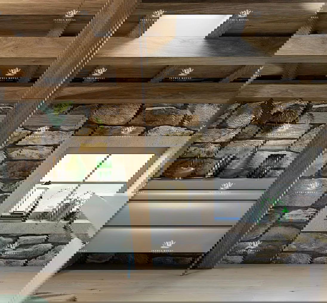 Istra, Kastelir, Rojci, obnovljena stara istrska hiša 183 m2 z bazenom, zemljišče 153 m2, pogled na morje, vinska klet, savna