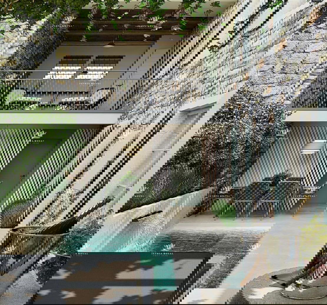 Istra, Kastelir, Rojci, obnovljena stara istrska hiša 183 m2 z bazenom, zemljišče 153 m2, pogled na morje, vinska klet, savna