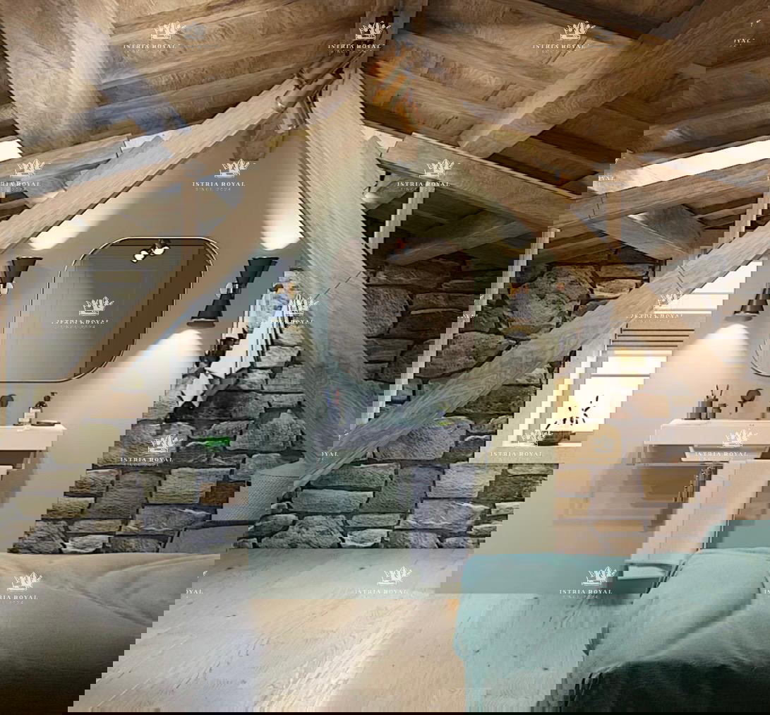 Istra, Kastelir, Rojci, obnovljena stara istrska hiša 183 m2 z bazenom, zemljišče 153 m2, pogled na morje, vinska klet, savna