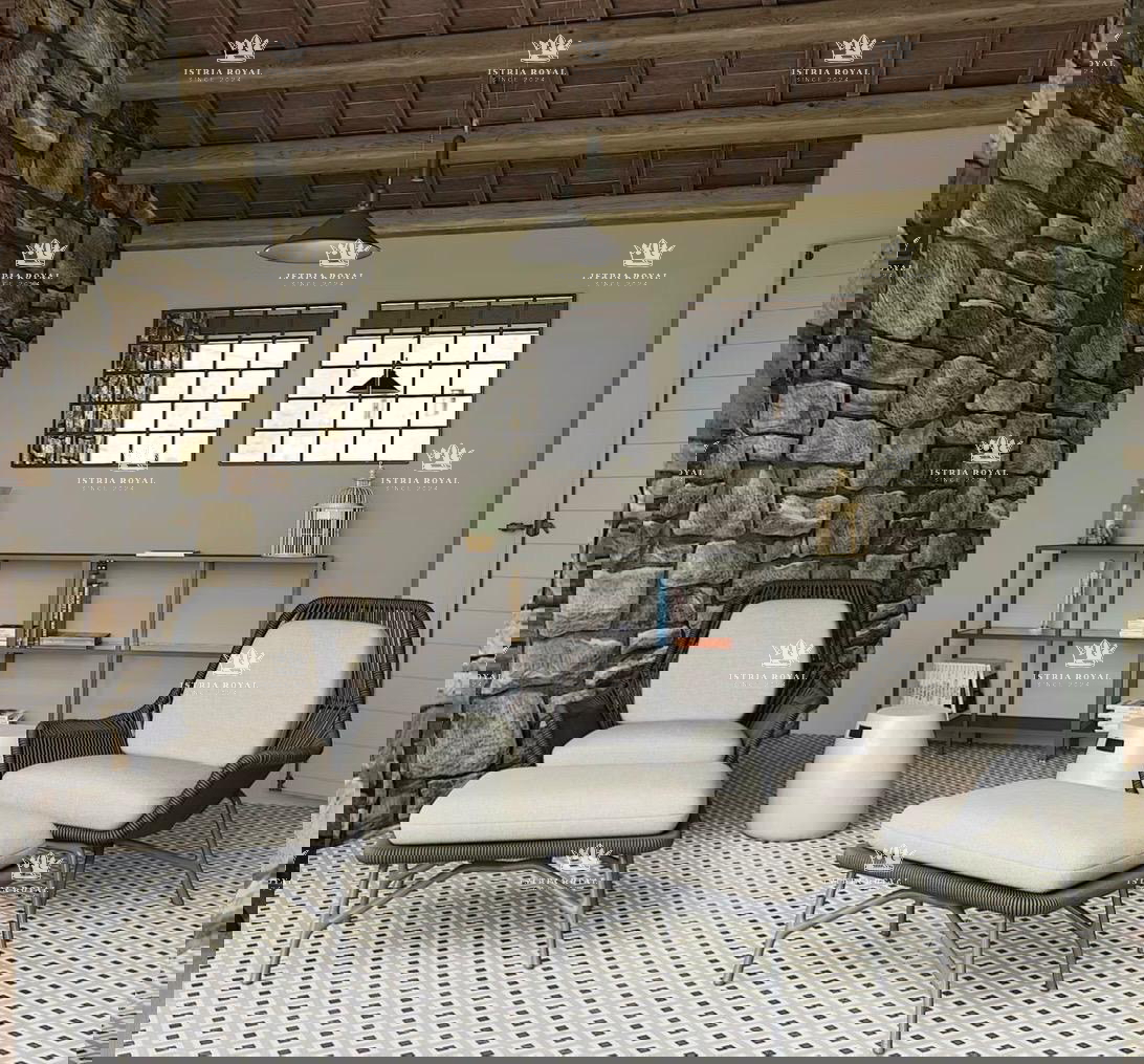 Istra, Kastelir, Rojci, obnovljena stara istrska hiša 183 m2 z bazenom, zemljišče 153 m2, pogled na morje, vinska klet, savna