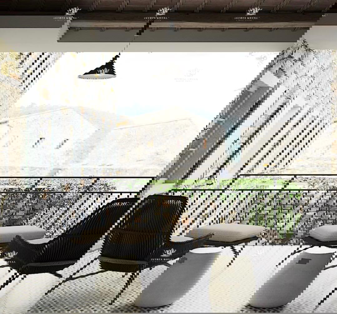 Istra, Kastelir, Rojci, obnovljena stara istrska hiša 183 m2 z bazenom, zemljišče 153 m2, pogled na morje, vinska klet, savna