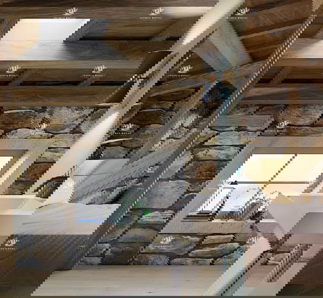 Istra, Kastelir, Rojci, obnovljena stara istrska hiša 183 m2 z bazenom, zemljišče 153 m2, pogled na morje, vinska klet, savna