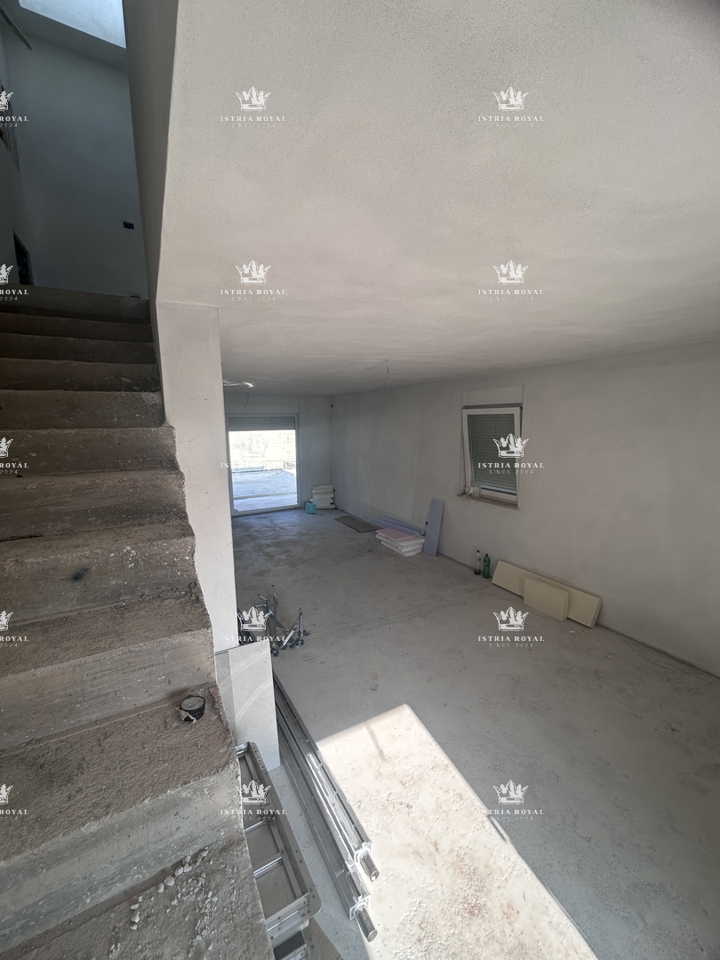 Istra, Umag, duplex 100 m2 z bazenom 18 m2, 3 spalnice, bližina morja