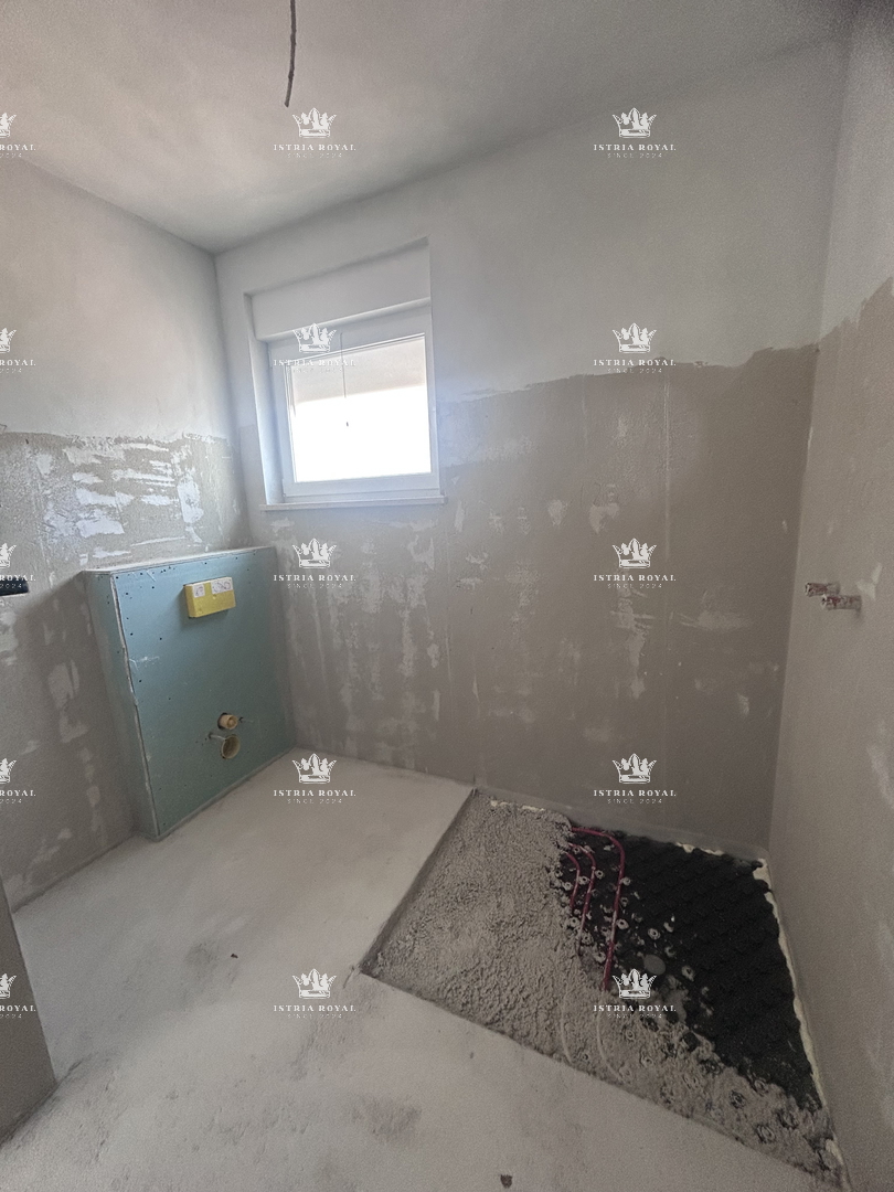 Istra, Umag, duplex 100 m2 z bazenom 18 m2, 3 spalnice, bližina morja