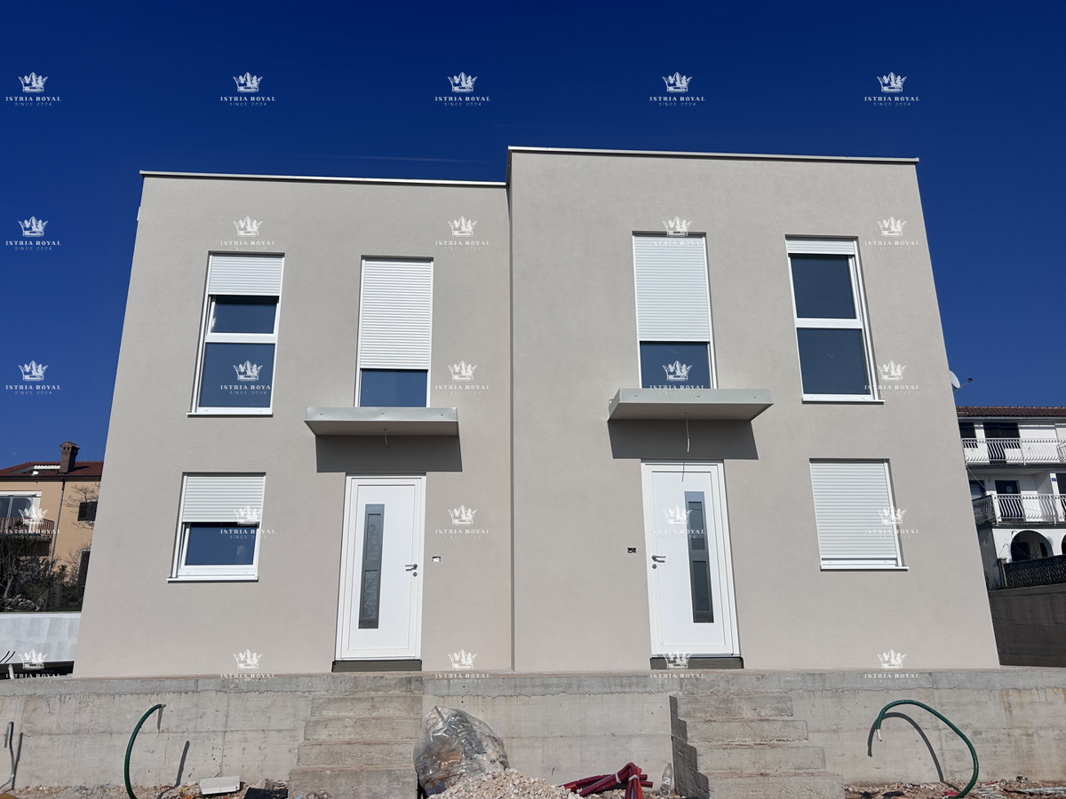 Istra, Umag, duplex 100 m2 z bazenom 18 m2, 3 spalnice, bližina morja