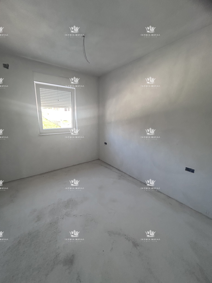 Istra, Umag, duplex 100 m2 z bazenom 18 m2, 3 spalnice, bližina morja