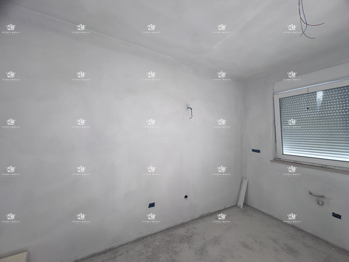 Istra, Umag, duplex 100 m2 z bazenom 18 m2, 3 spalnice, bližina morja