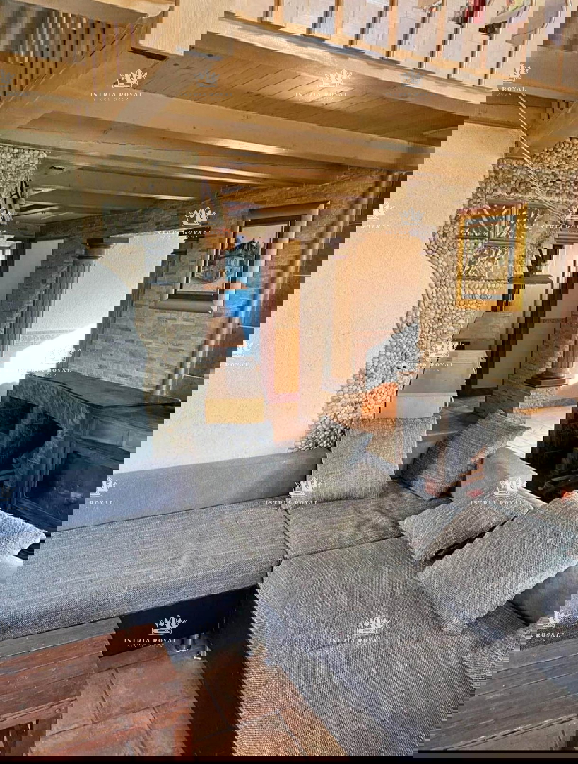 Istra, Poreč, Musalez, stanovanje 122 m2, 2 spalnici + dnevna soba, parkirišče 25 m2, terasa s poletno kuhinjo