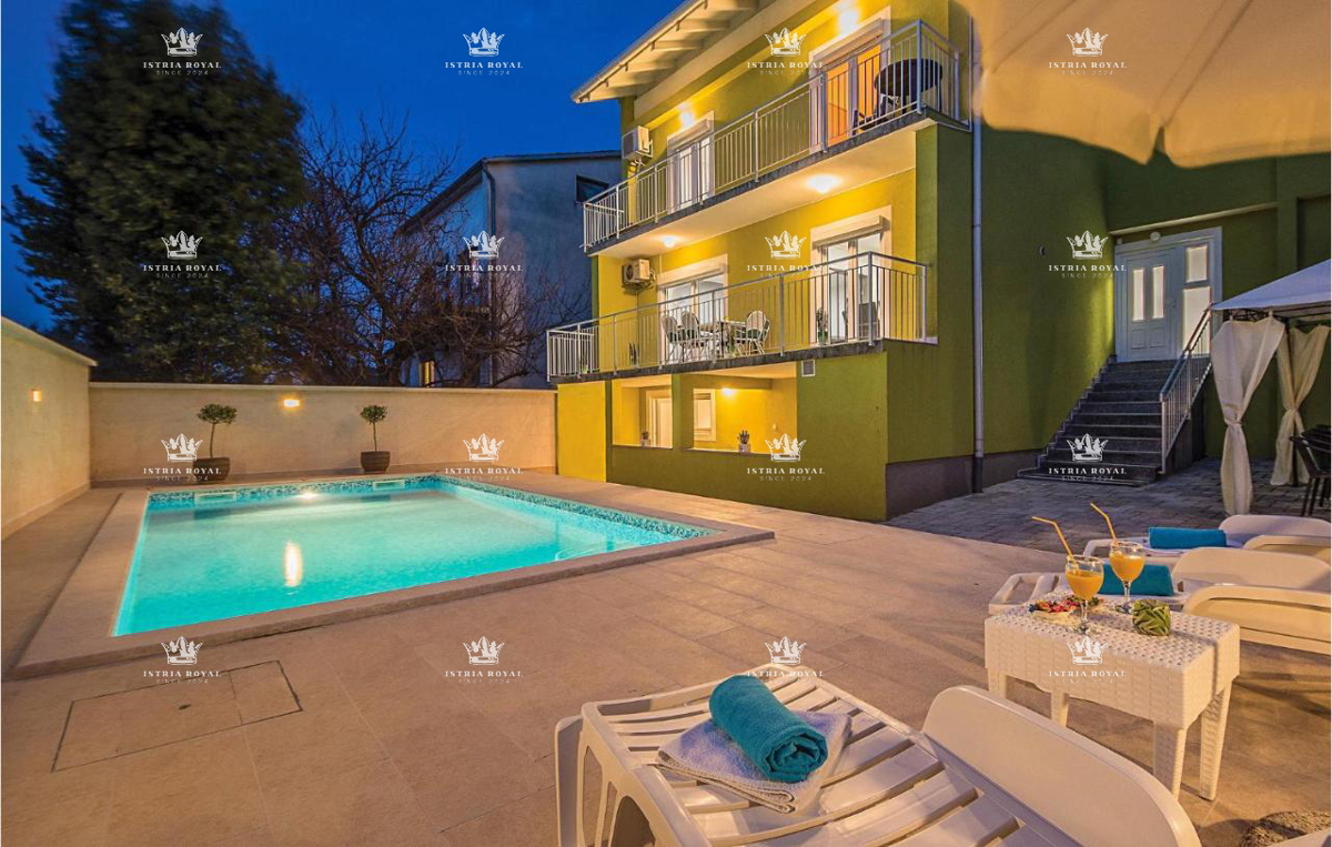 Na prodaj – Družinska hiša s bazenom v Pulju, Valdebek – 220 m² bivalne površine + 400 m² zemljišča!
