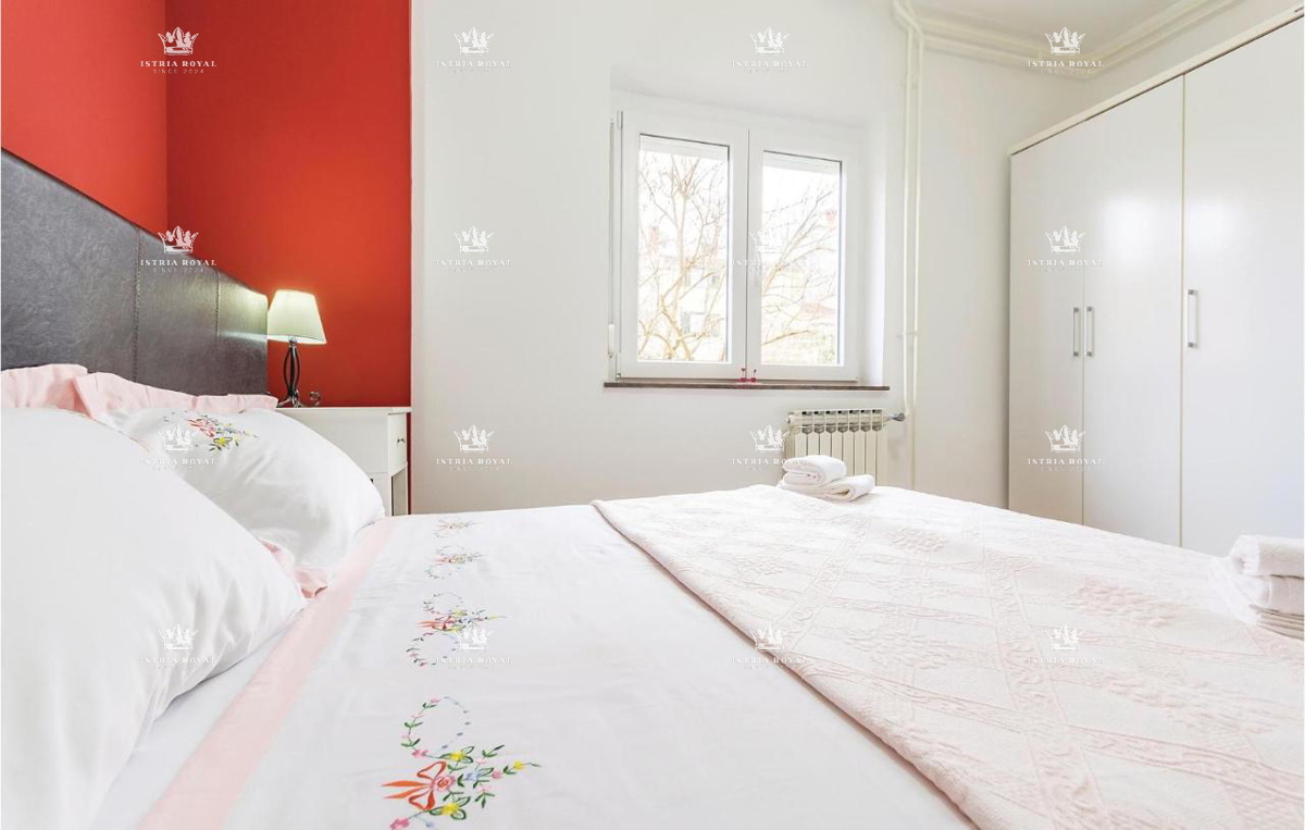 Na prodaj – Družinska hiša s bazenom v Pulju, Valdebek – 220 m² bivalne površine + 400 m² zemljišča!
