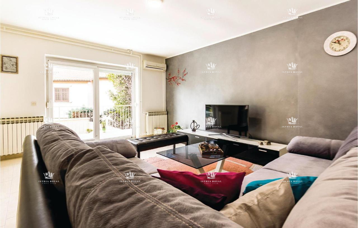 Na prodaj – Družinska hiša s bazenom v Pulju, Valdebek – 220 m² bivalne površine + 400 m² zemljišča!