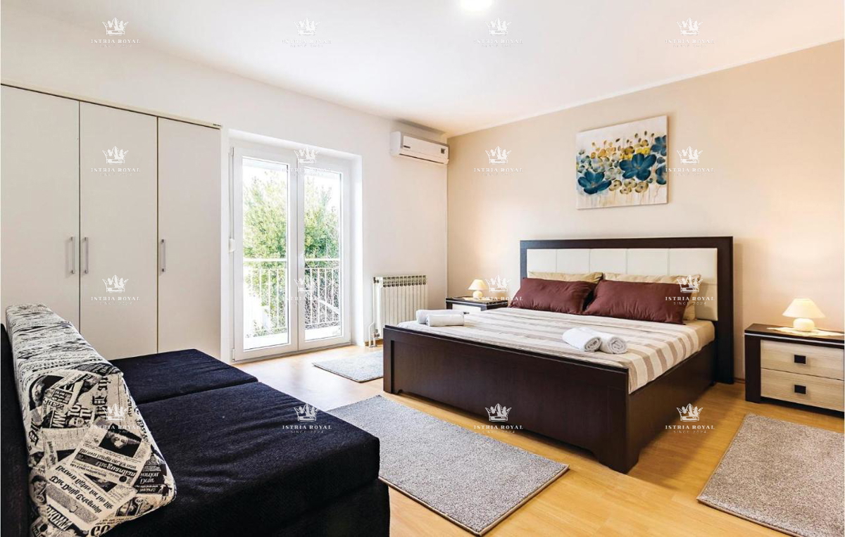 Na prodaj – Družinska hiša s bazenom v Pulju, Valdebek – 220 m² bivalne površine + 400 m² zemljišča!