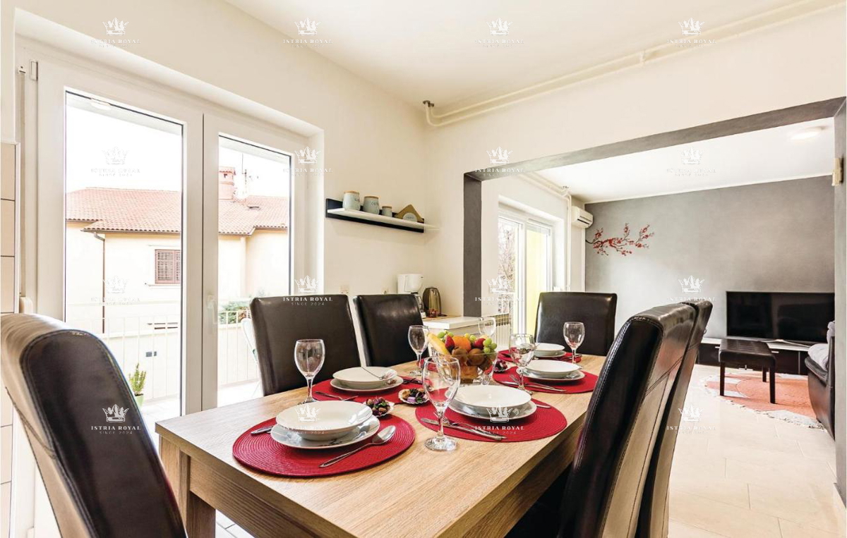 Na prodaj – Družinska hiša s bazenom v Pulju, Valdebek – 220 m² bivalne površine + 400 m² zemljišča!